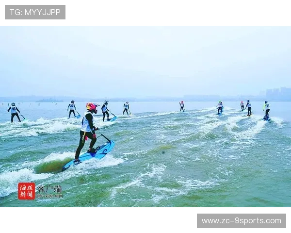 “快艇冲浪：东三叉湖赛场极速角逐，掀起水上运动的新浪潮”